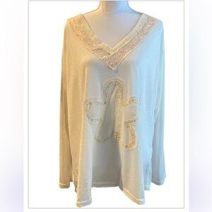 NWOT POL Cream Floral Embroidered Top w/front+back embroidery. Size Large